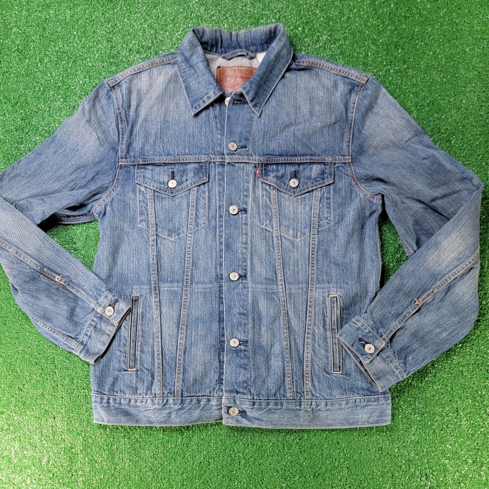 Levi's Strauss Men's Denim Trucker Jacket Size XL Blue Medium Wash Red Tab Jean